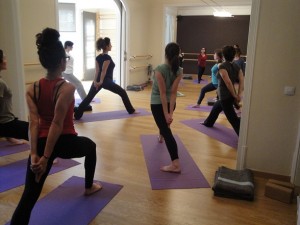 a virabadrasana yoga PILATES SISTEMA DARSHAN barcelona GRACIA SANT GERVASI